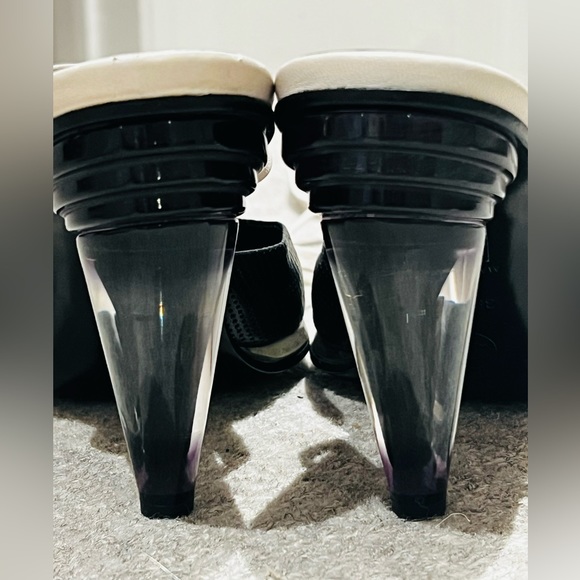 CHANEL heels with a leather ankle ties size 38.5 - Picture 4 of 15